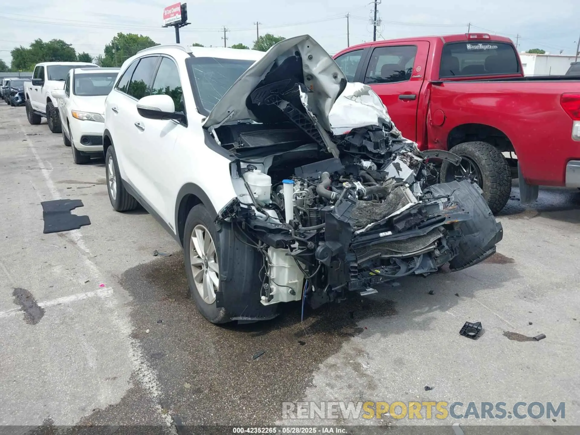 1 Photograph of a damaged car 5XYPGDA33KG440074 KIA SORENTO 2019