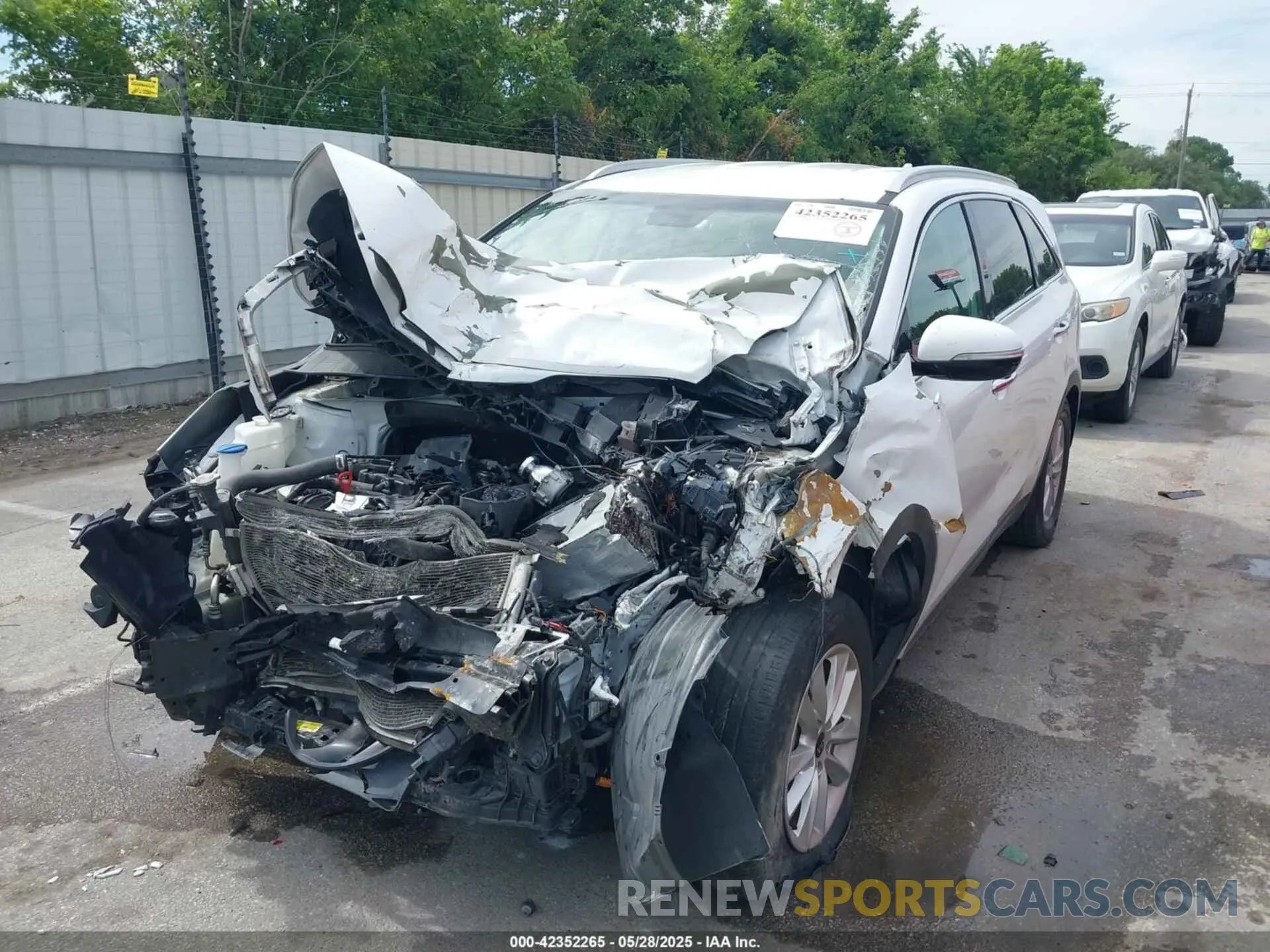 2 Photograph of a damaged car 5XYPGDA33KG440074 KIA SORENTO 2019