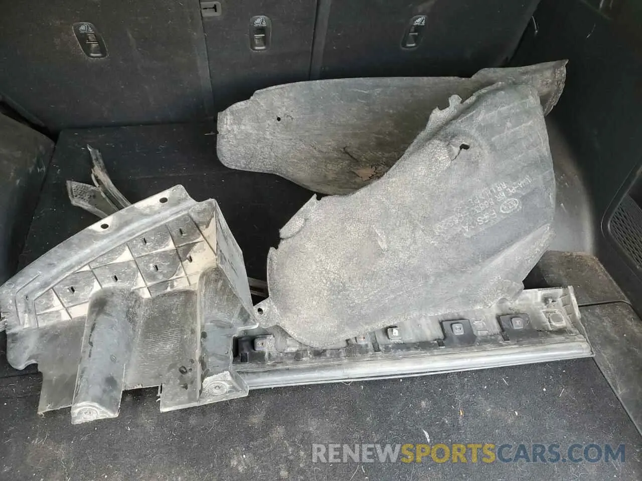 13 Photograph of a damaged car 5XYPGDA33KG468537 KIA SORENTO 2019
