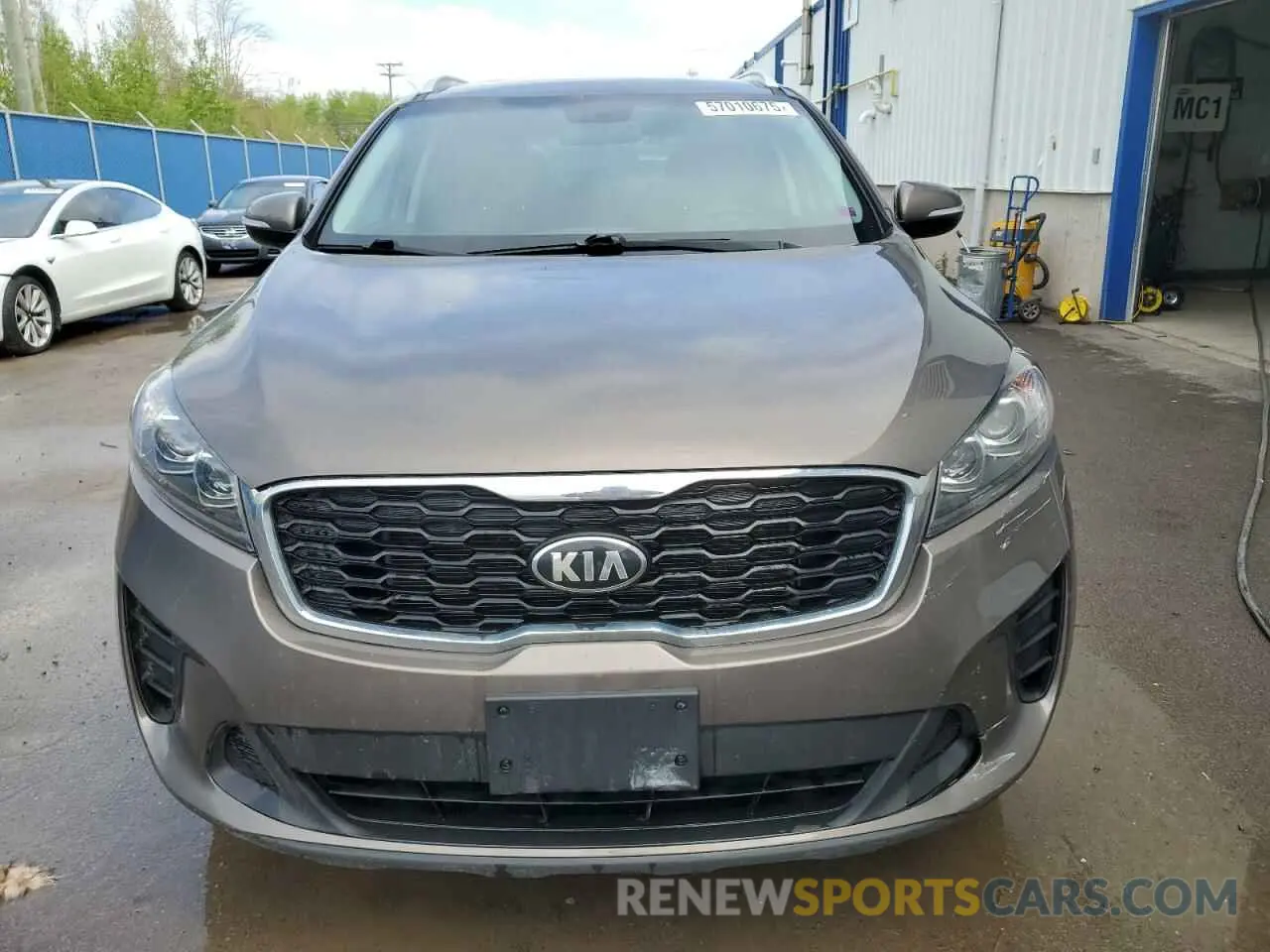 5 Photograph of a damaged car 5XYPGDA33KG468537 KIA SORENTO 2019