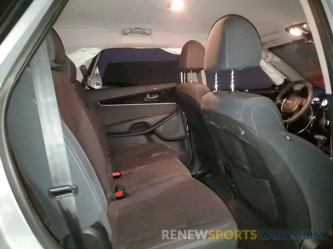 10 Photograph of a damaged car 5XYPGDA33KG480073 KIA SORENTO 2019