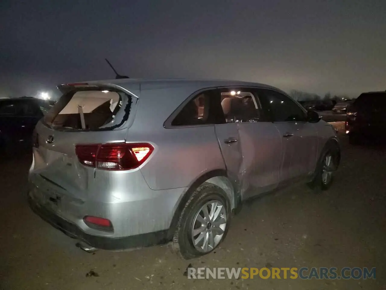 3 Photograph of a damaged car 5XYPGDA33KG480073 KIA SORENTO 2019