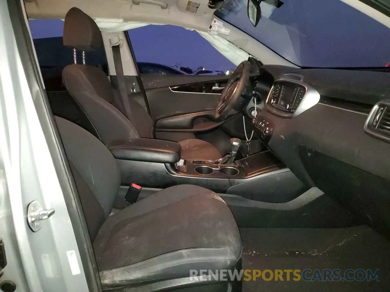 7 Photograph of a damaged car 5XYPGDA33KG480073 KIA SORENTO 2019