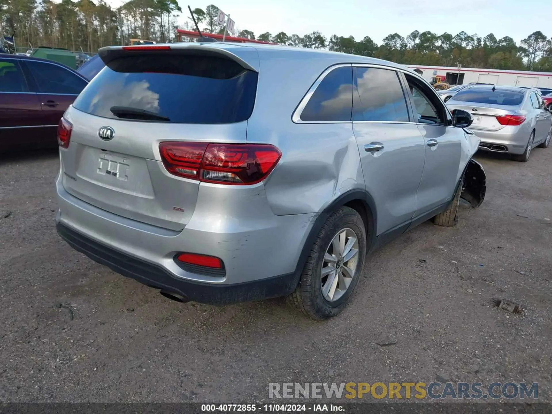 4 Photograph of a damaged car 5XYPGDA33KG515128 KIA SORENTO 2019