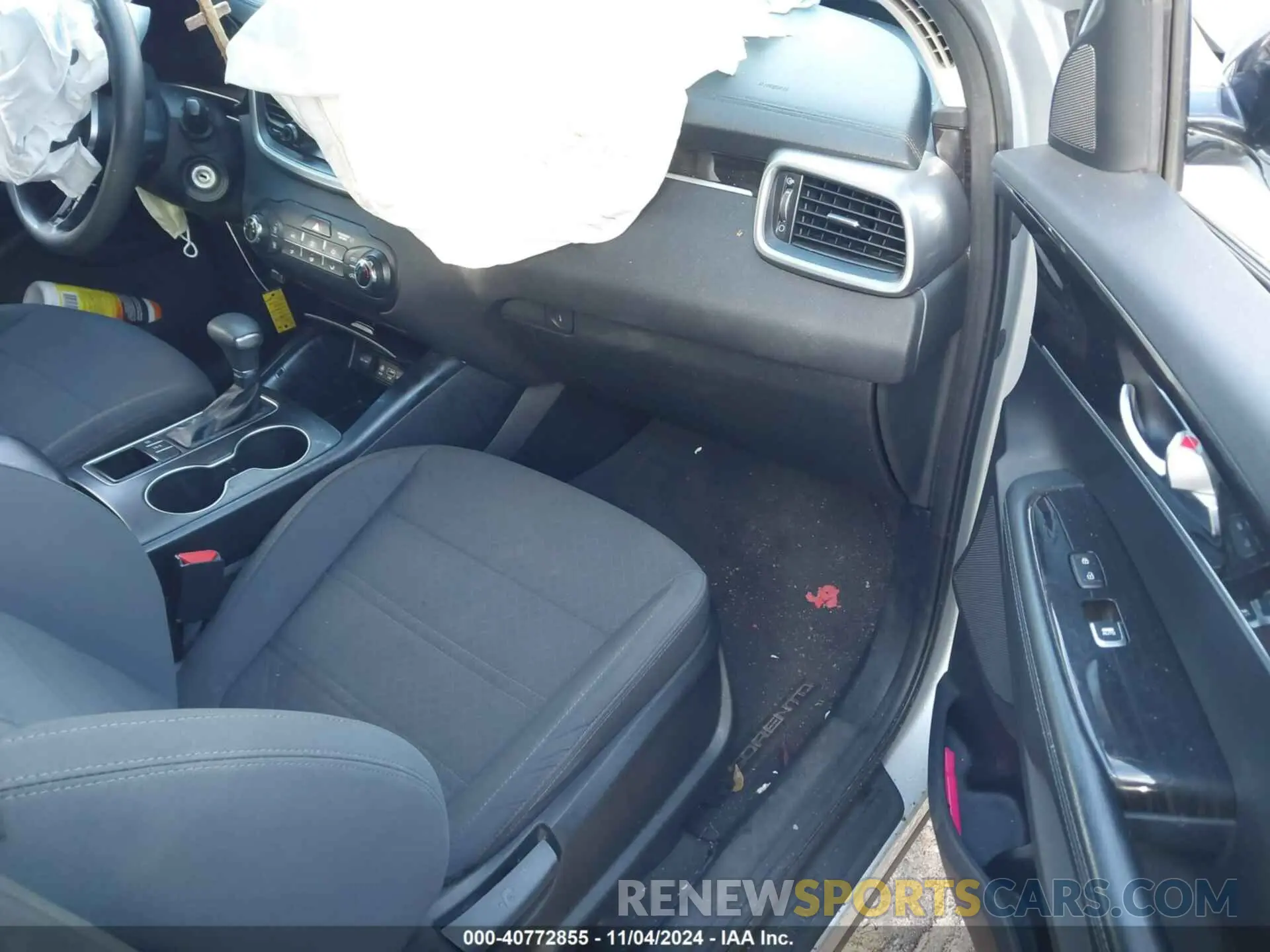 5 Photograph of a damaged car 5XYPGDA33KG515128 KIA SORENTO 2019