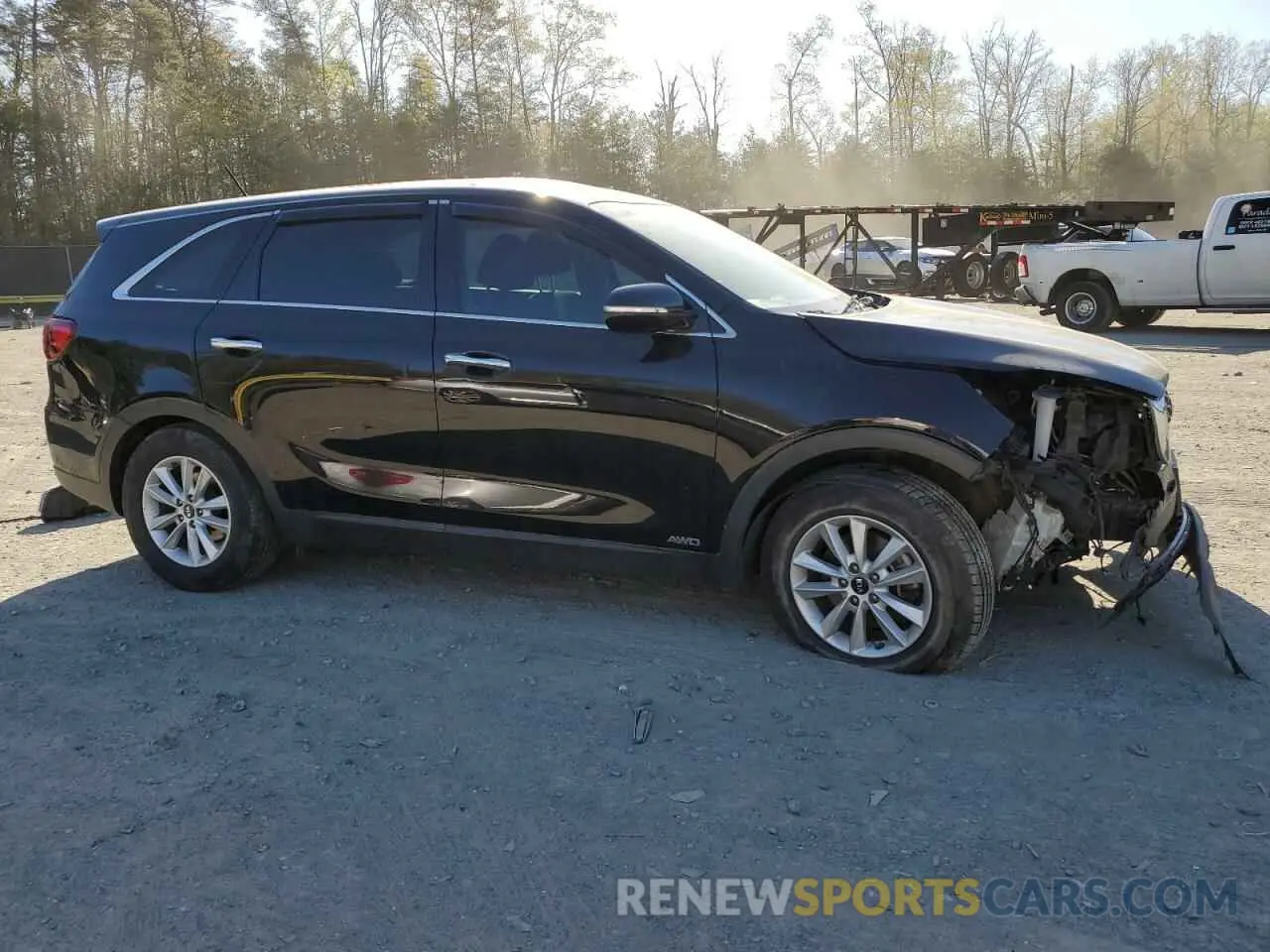 4 Photograph of a damaged car 5XYPGDA33KG524802 KIA SORENTO 2019