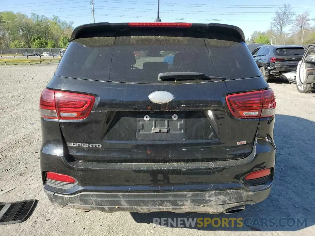 6 Photograph of a damaged car 5XYPGDA33KG524802 KIA SORENTO 2019
