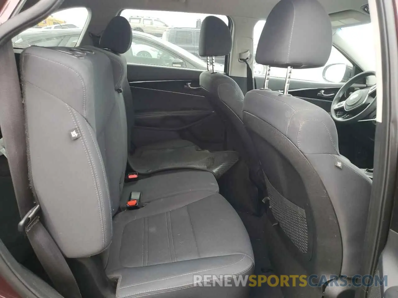 11 Photograph of a damaged car 5XYPGDA33KG537338 KIA SORENTO 2019