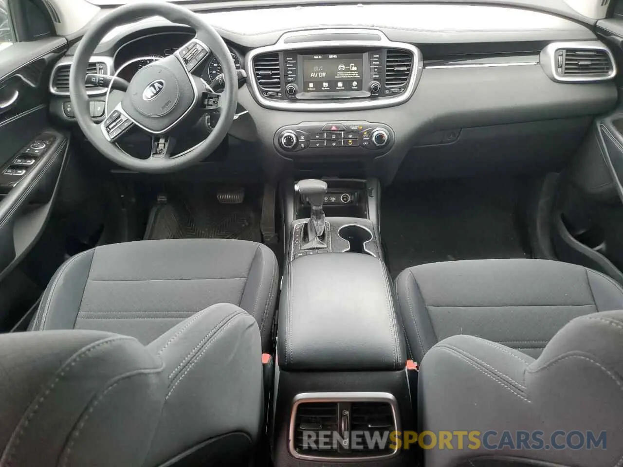 8 Photograph of a damaged car 5XYPGDA33KG537338 KIA SORENTO 2019