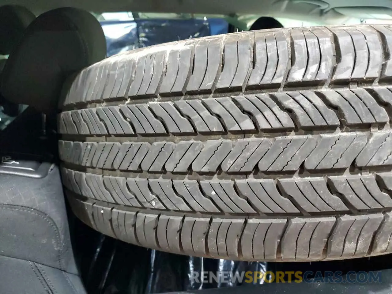 10 Photograph of a damaged car 5XYPGDA33KG548324 KIA SORENTO 2019