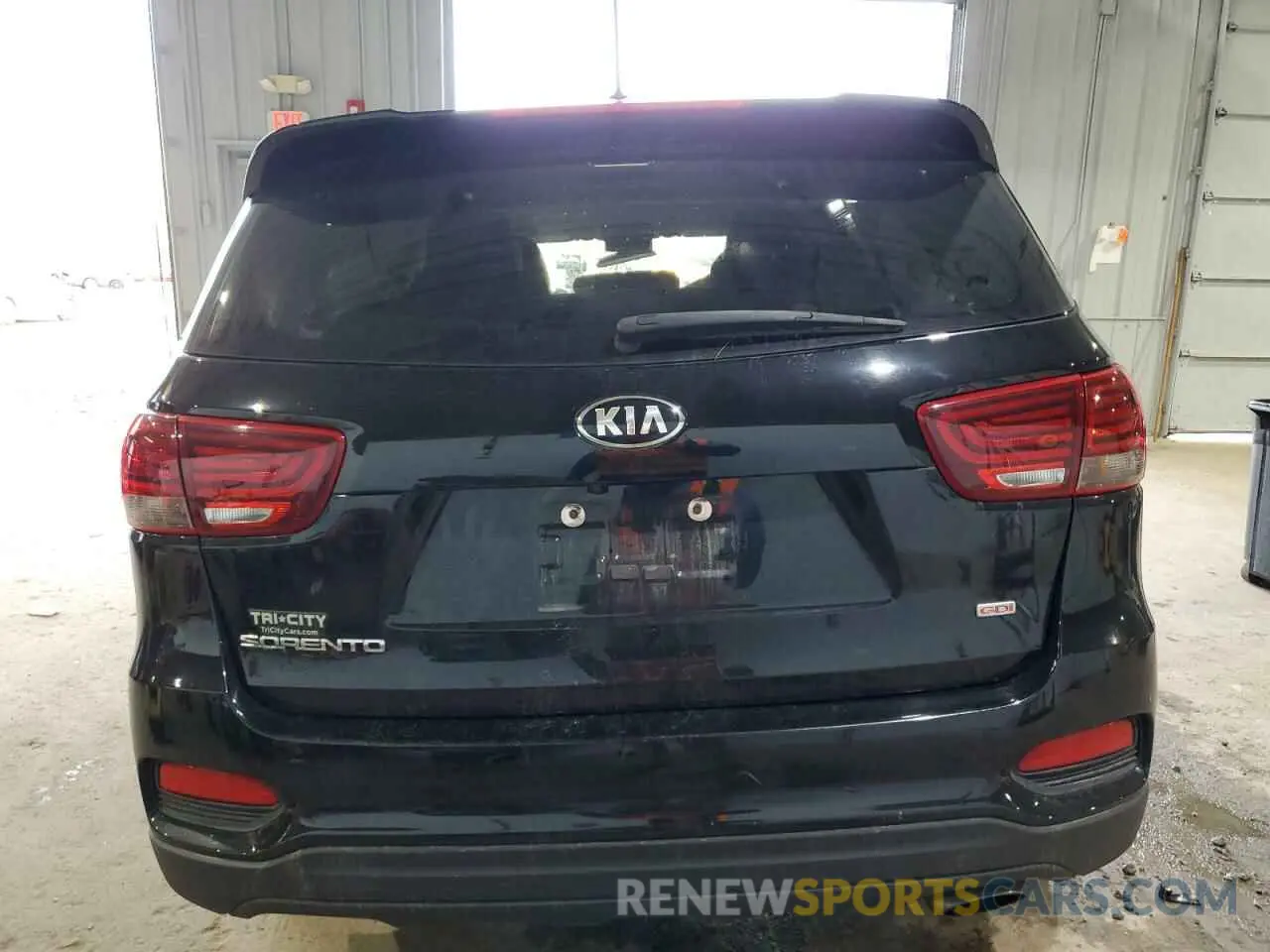6 Photograph of a damaged car 5XYPGDA33KG548324 KIA SORENTO 2019