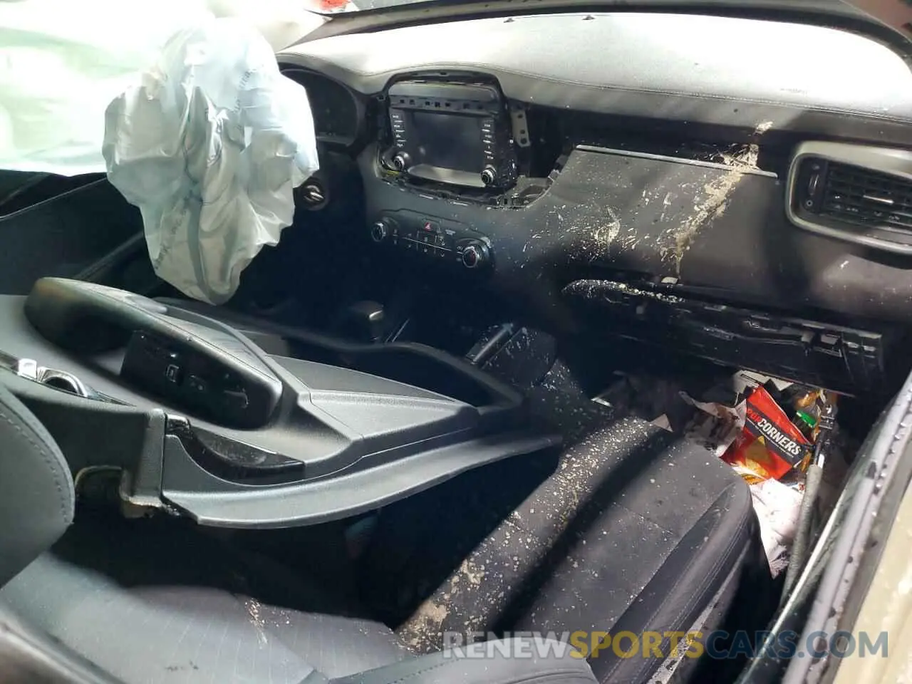 8 Photograph of a damaged car 5XYPGDA33KG548324 KIA SORENTO 2019