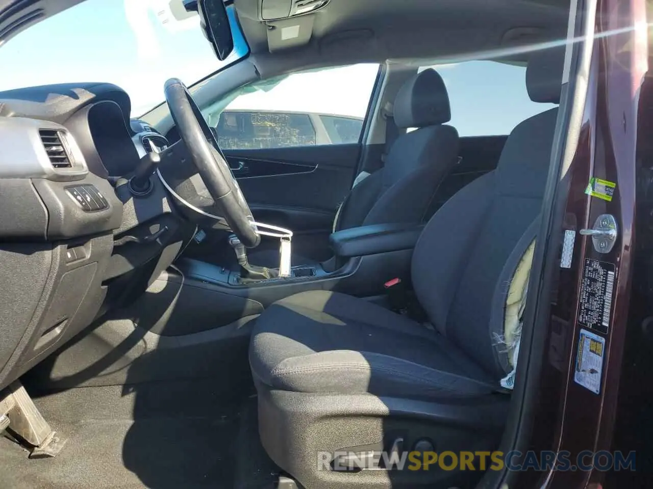 7 Photograph of a damaged car 5XYPGDA33KG596132 KIA SORENTO 2019
