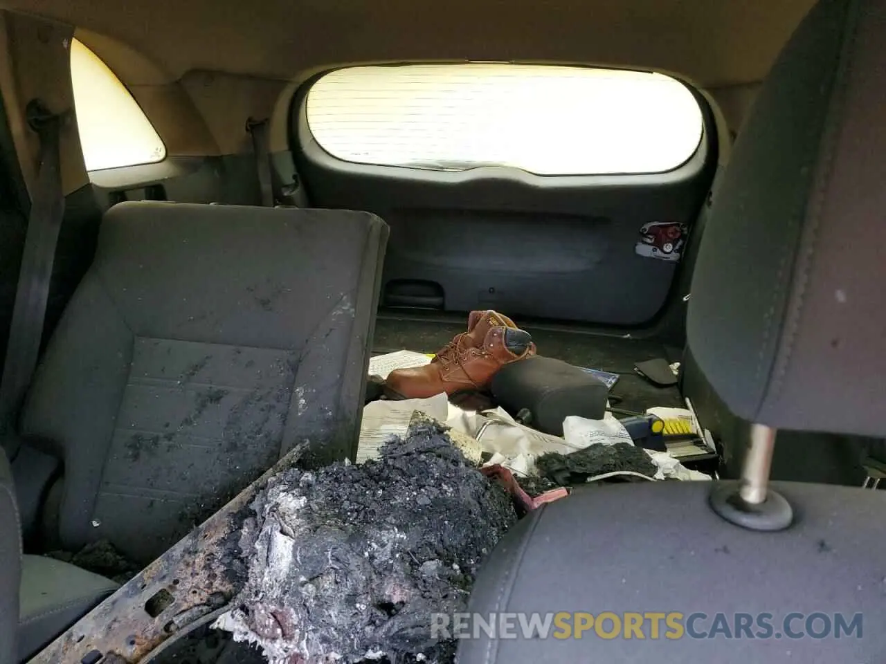 10 Photograph of a damaged car 5XYPGDA34KG434865 KIA SORENTO 2019