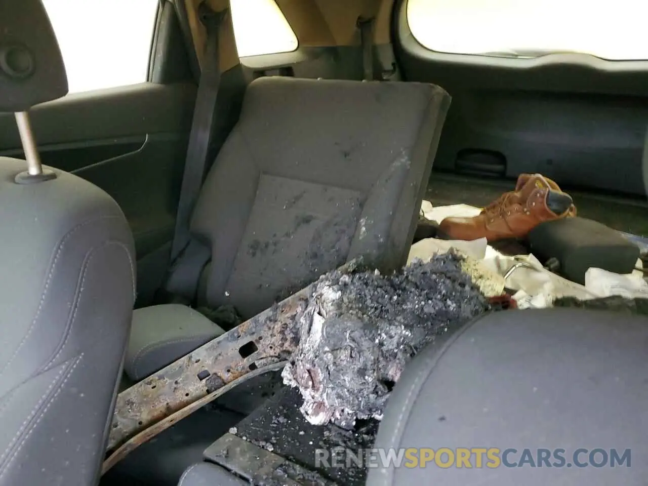 11 Photograph of a damaged car 5XYPGDA34KG434865 KIA SORENTO 2019