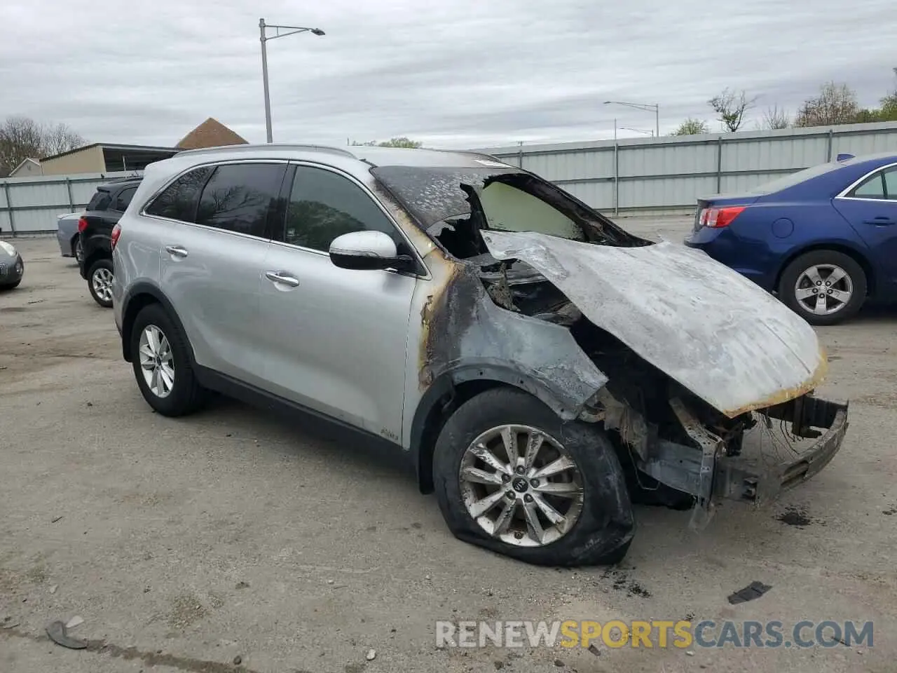 4 Photograph of a damaged car 5XYPGDA34KG434865 KIA SORENTO 2019
