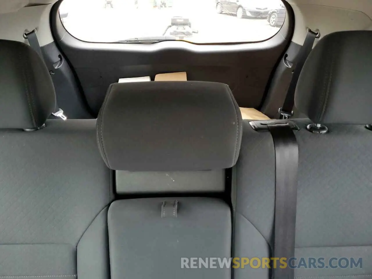 10 Photograph of a damaged car 5XYPGDA34KG473486 KIA SORENTO 2019