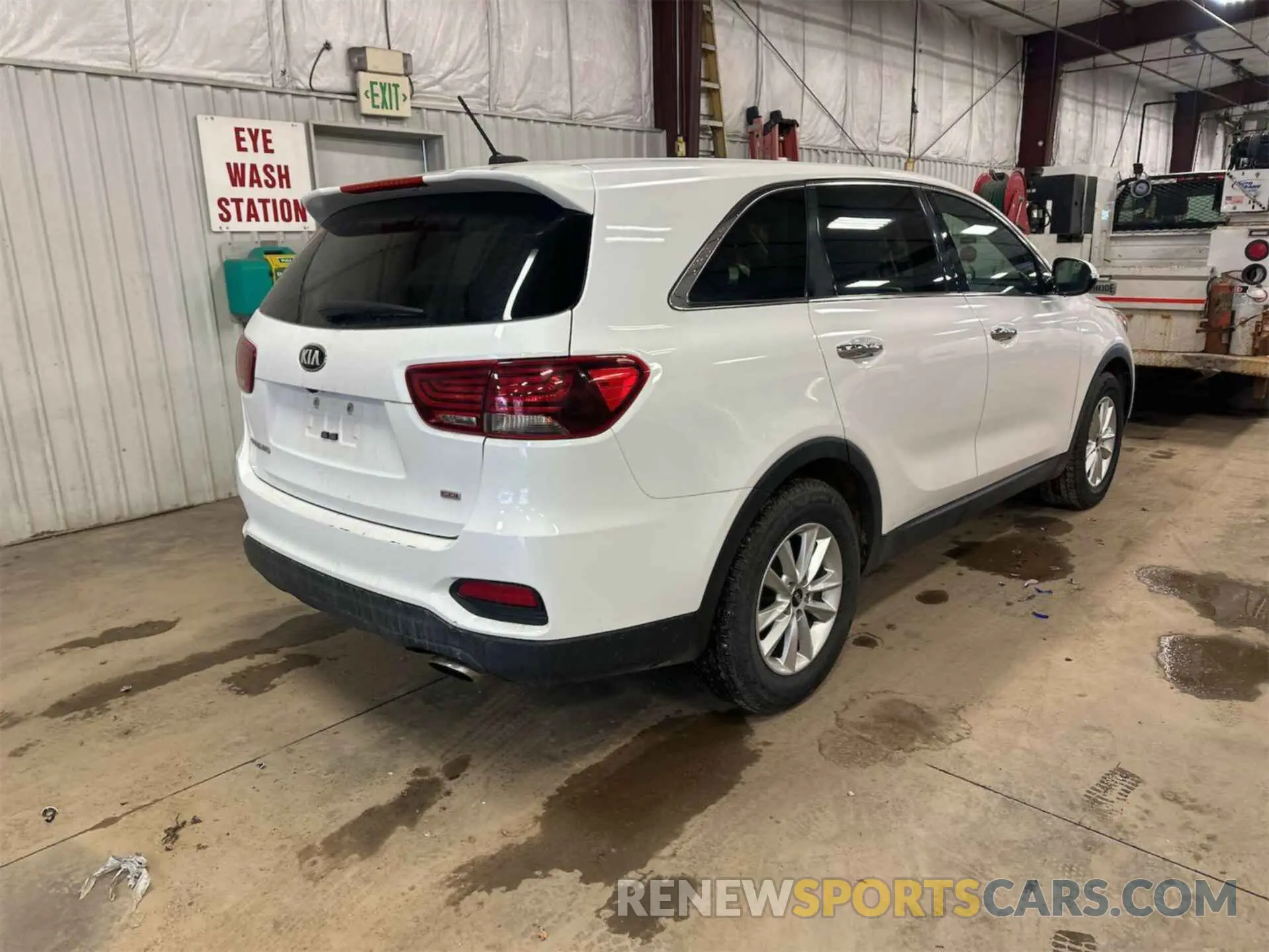 11 Photograph of a damaged car 5XYPGDA34KG503750 KIA SORENTO 2019