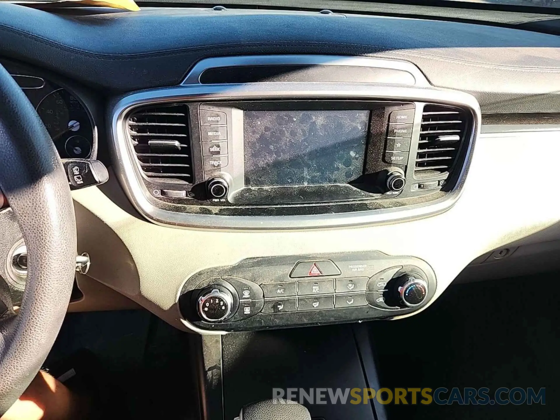 17 Photograph of a damaged car 5XYPGDA34KG503750 KIA SORENTO 2019