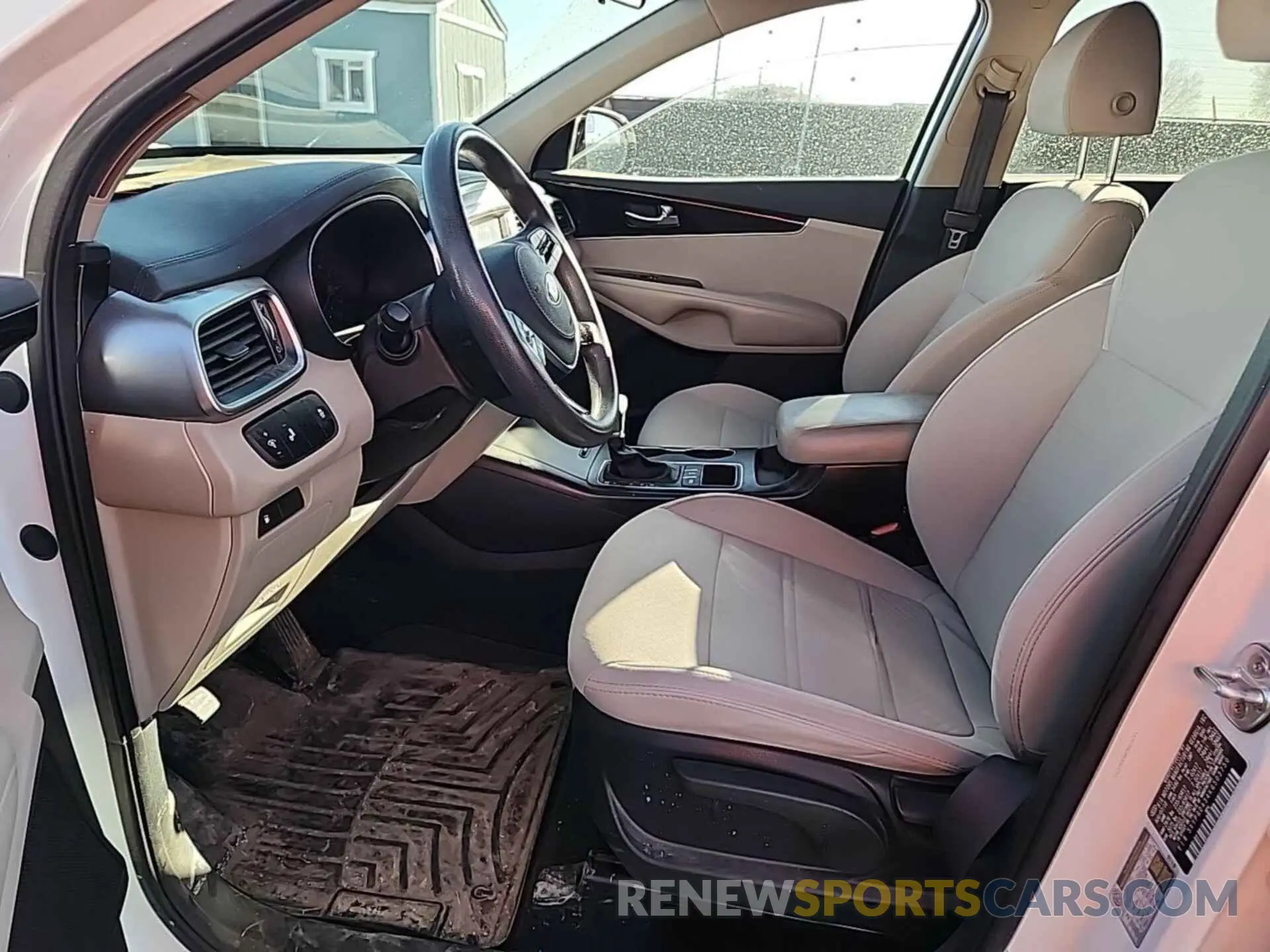 19 Photograph of a damaged car 5XYPGDA34KG503750 KIA SORENTO 2019