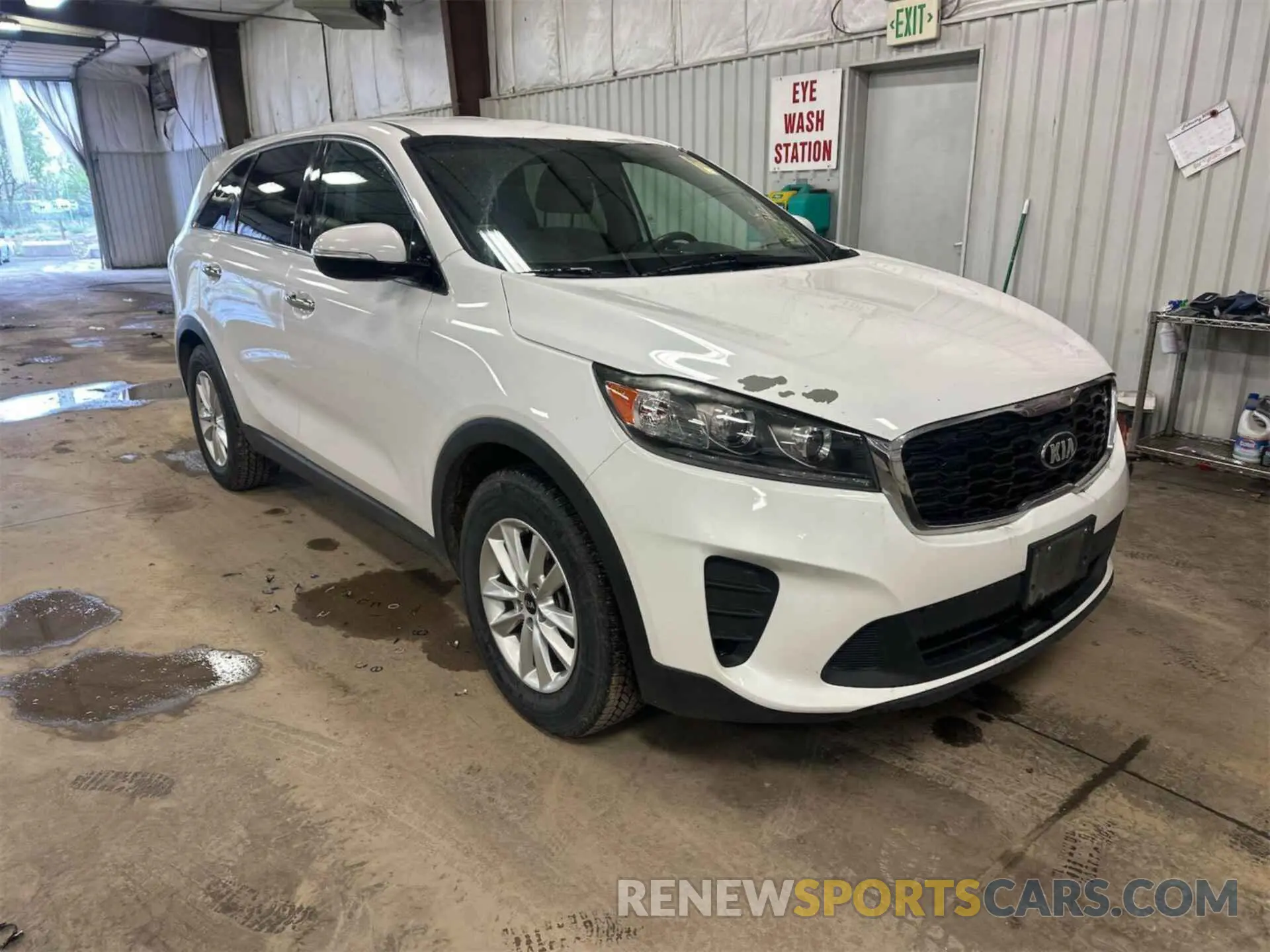 4 Photograph of a damaged car 5XYPGDA34KG503750 KIA SORENTO 2019