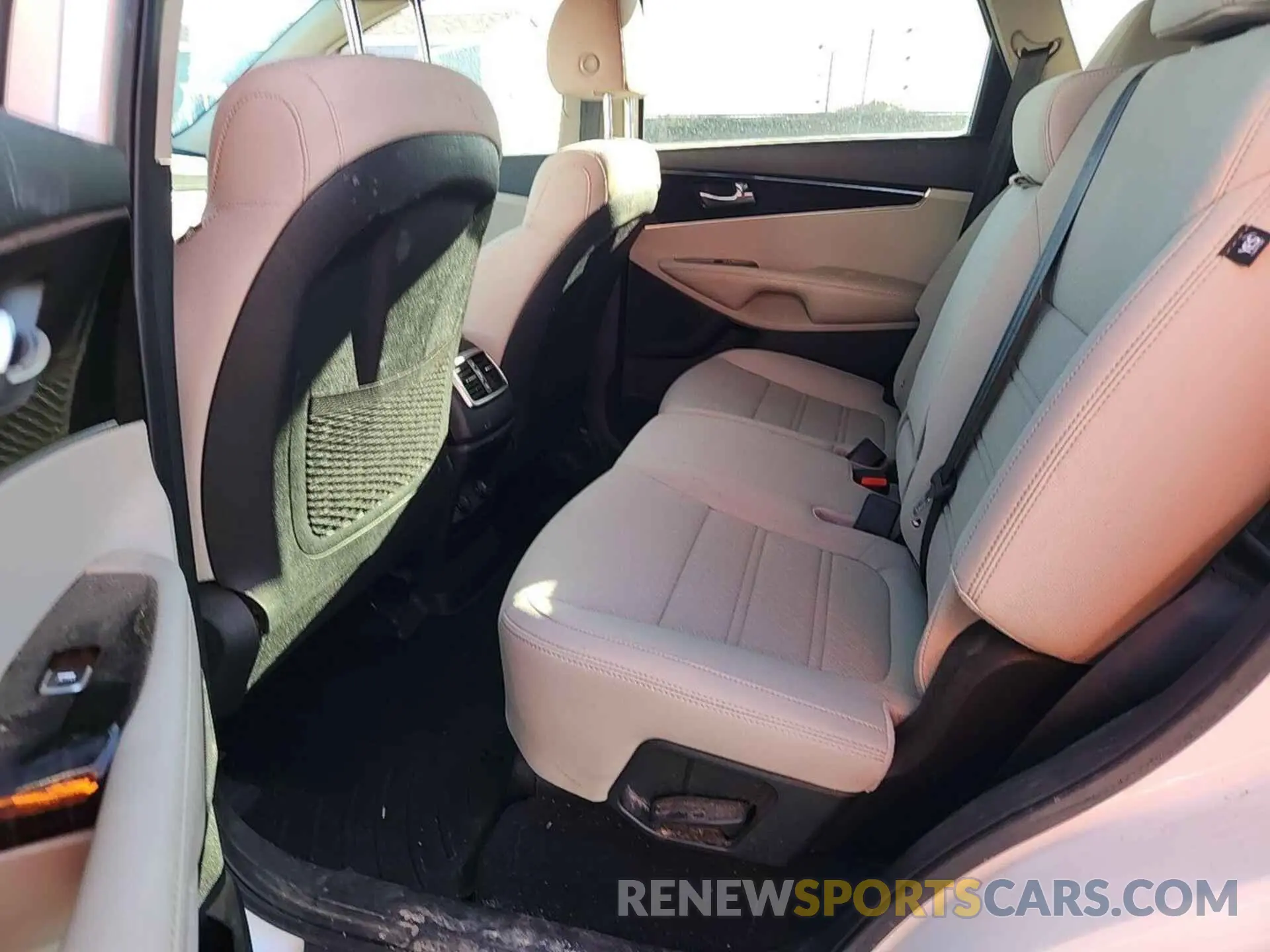 8 Photograph of a damaged car 5XYPGDA34KG503750 KIA SORENTO 2019