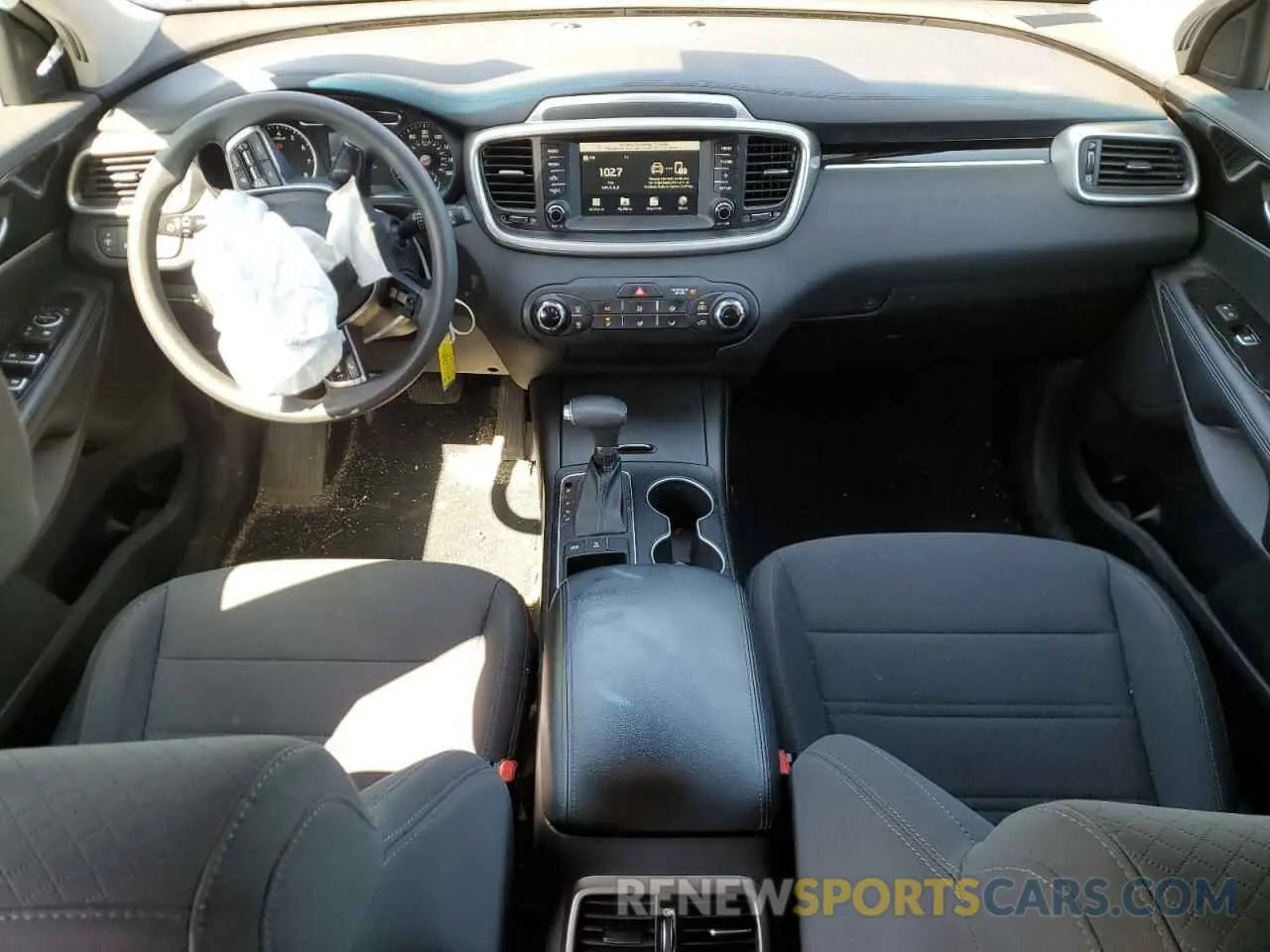8 Photograph of a damaged car 5XYPGDA34KG525327 KIA SORENTO 2019