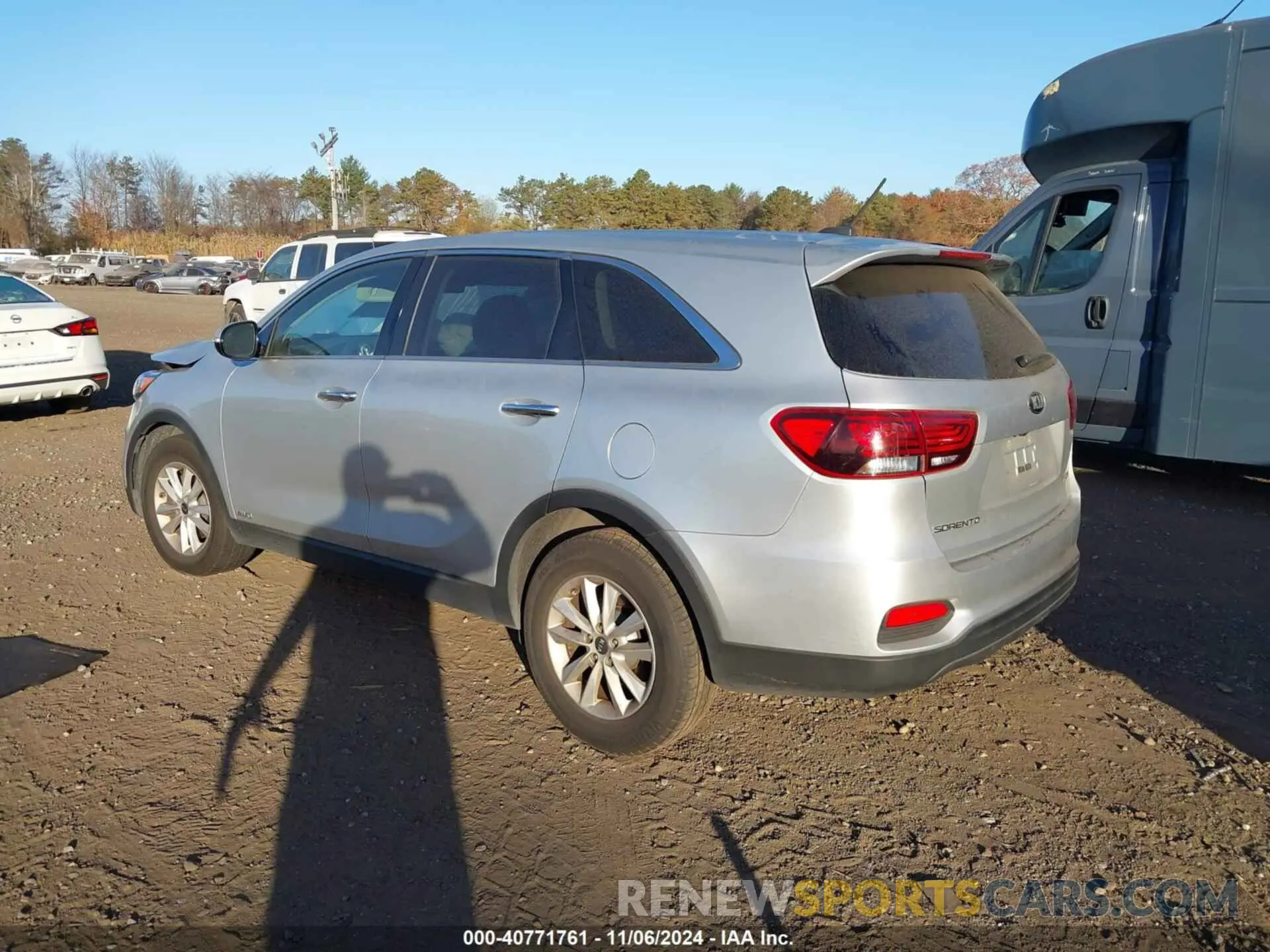 3 Photograph of a damaged car 5XYPGDA34KG526946 KIA SORENTO 2019
