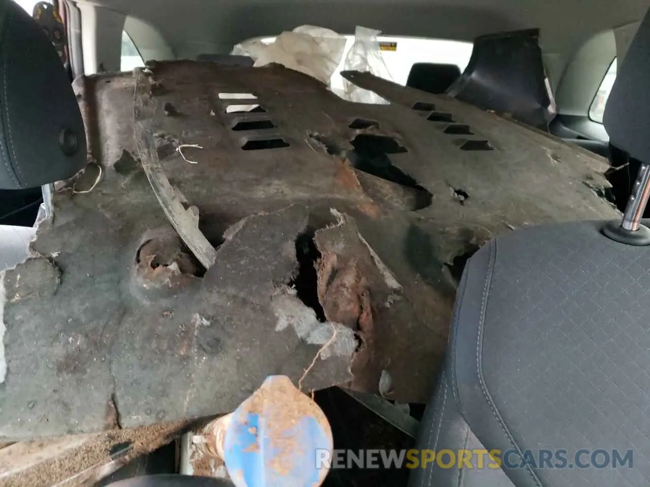 10 Photograph of a damaged car 5XYPGDA34KG561177 KIA SORENTO 2019