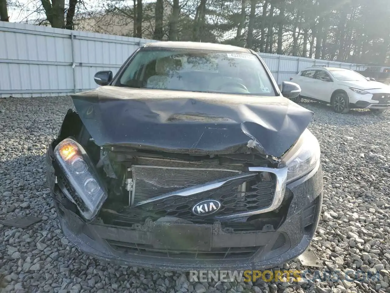 5 Photograph of a damaged car 5XYPGDA34KG575242 KIA SORENTO 2019