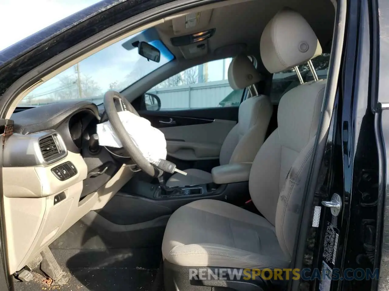 7 Photograph of a damaged car 5XYPGDA34KG575242 KIA SORENTO 2019