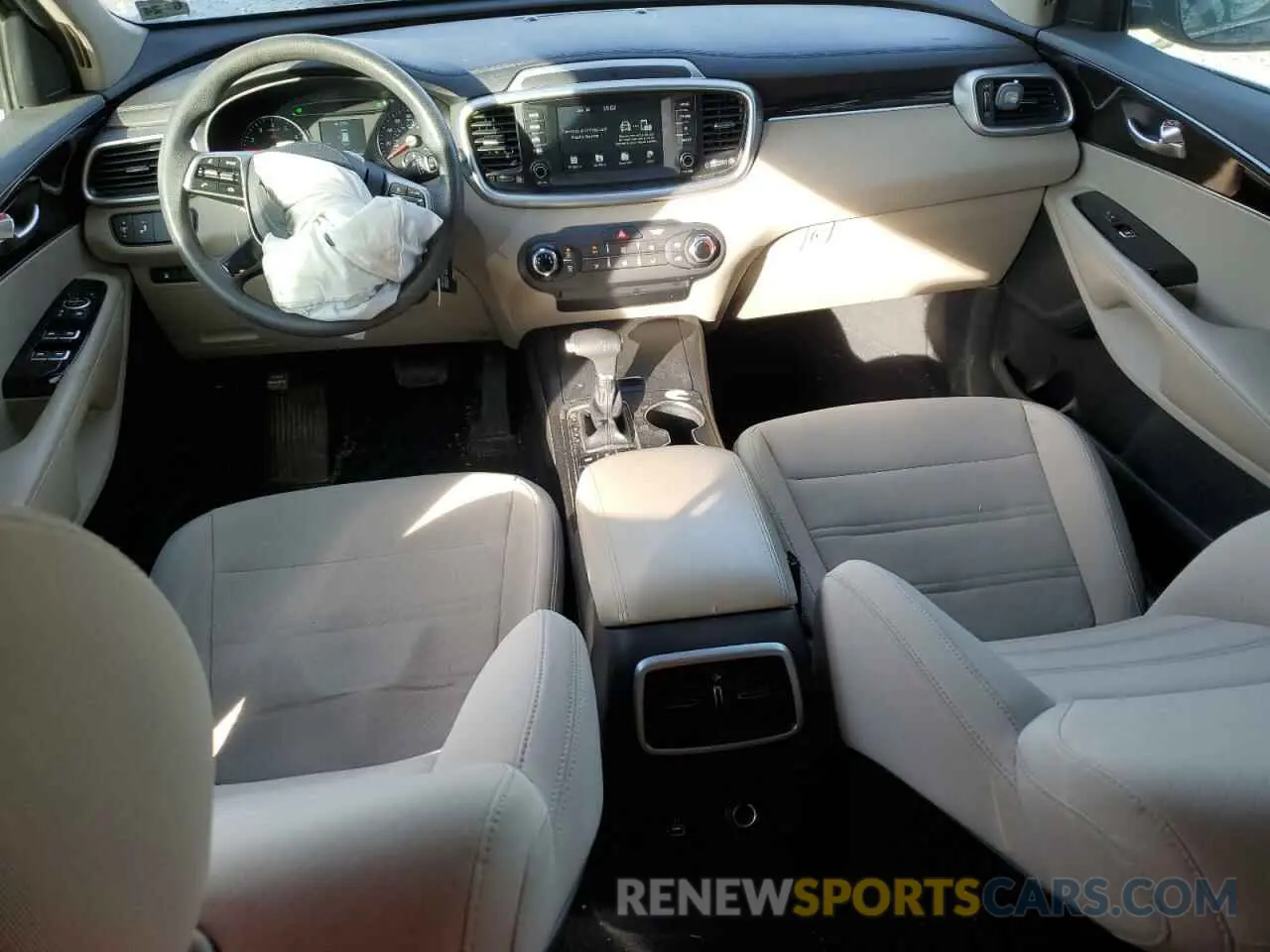 8 Photograph of a damaged car 5XYPGDA34KG575242 KIA SORENTO 2019