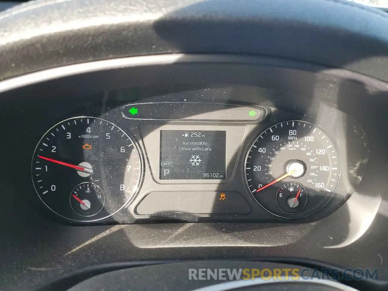 9 Photograph of a damaged car 5XYPGDA34KG575242 KIA SORENTO 2019