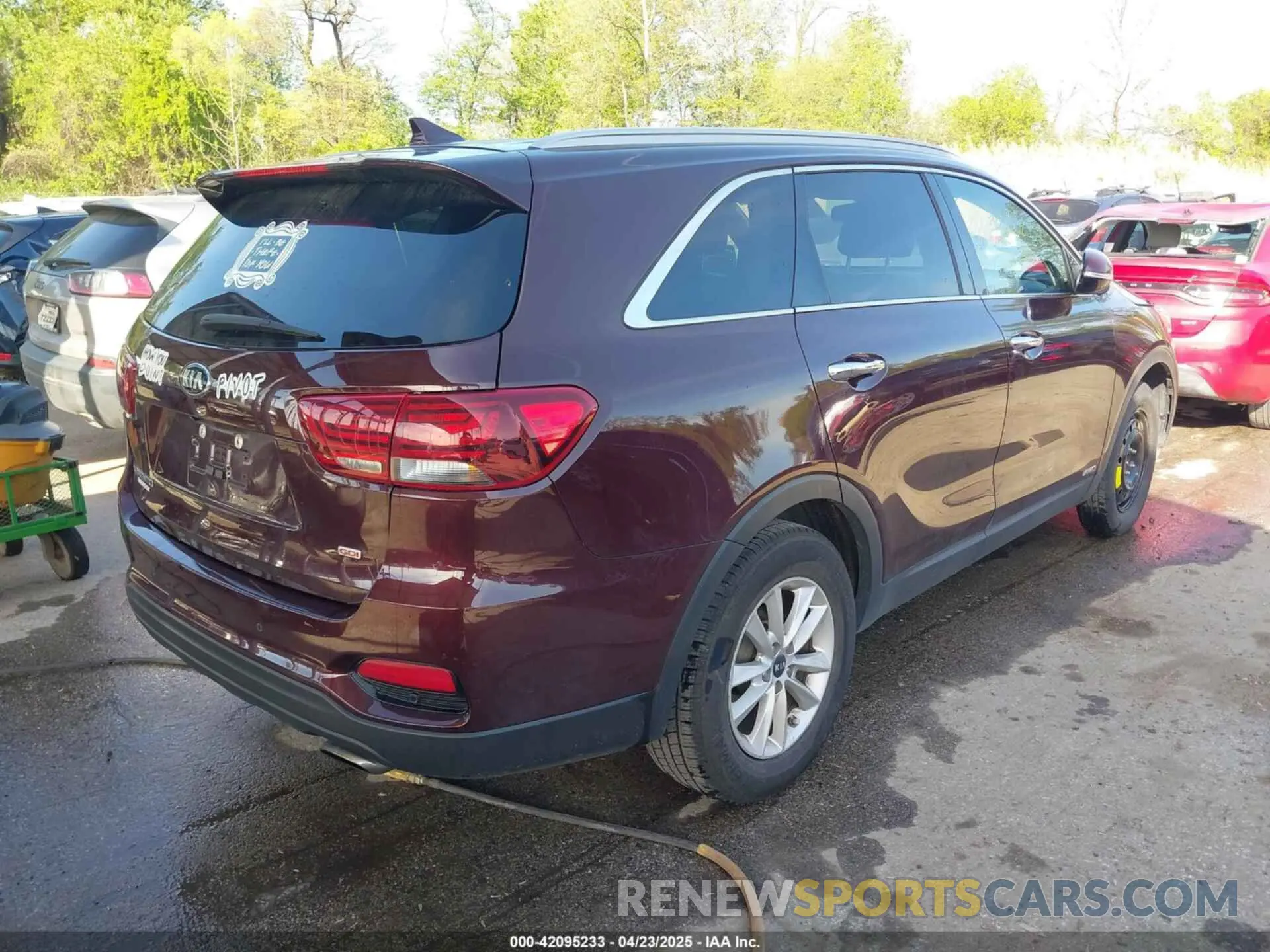 4 Photograph of a damaged car 5XYPGDA34KG592767 KIA SORENTO 2019