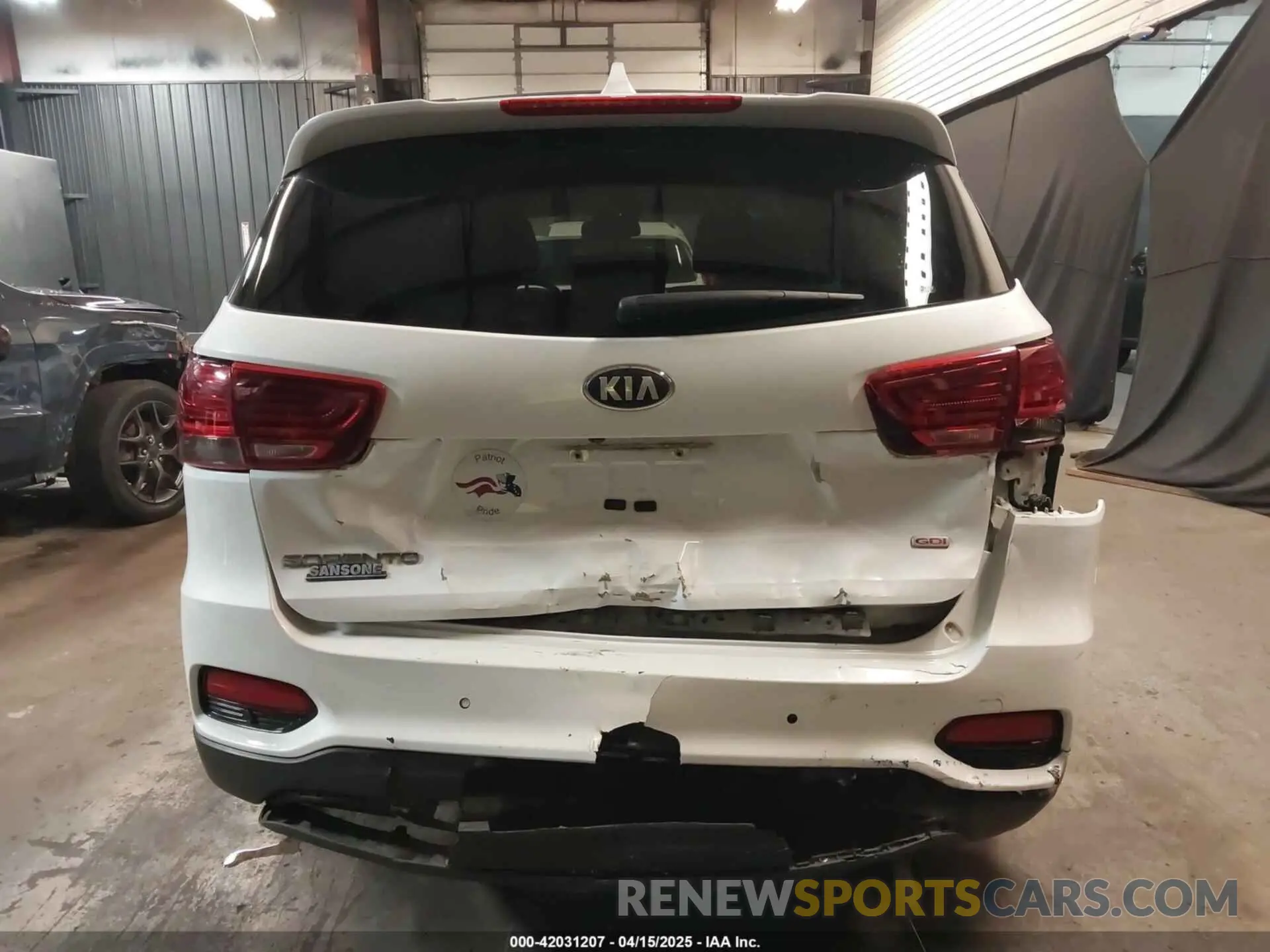 16 Photograph of a damaged car 5XYPGDA35KG451755 KIA SORENTO 2019