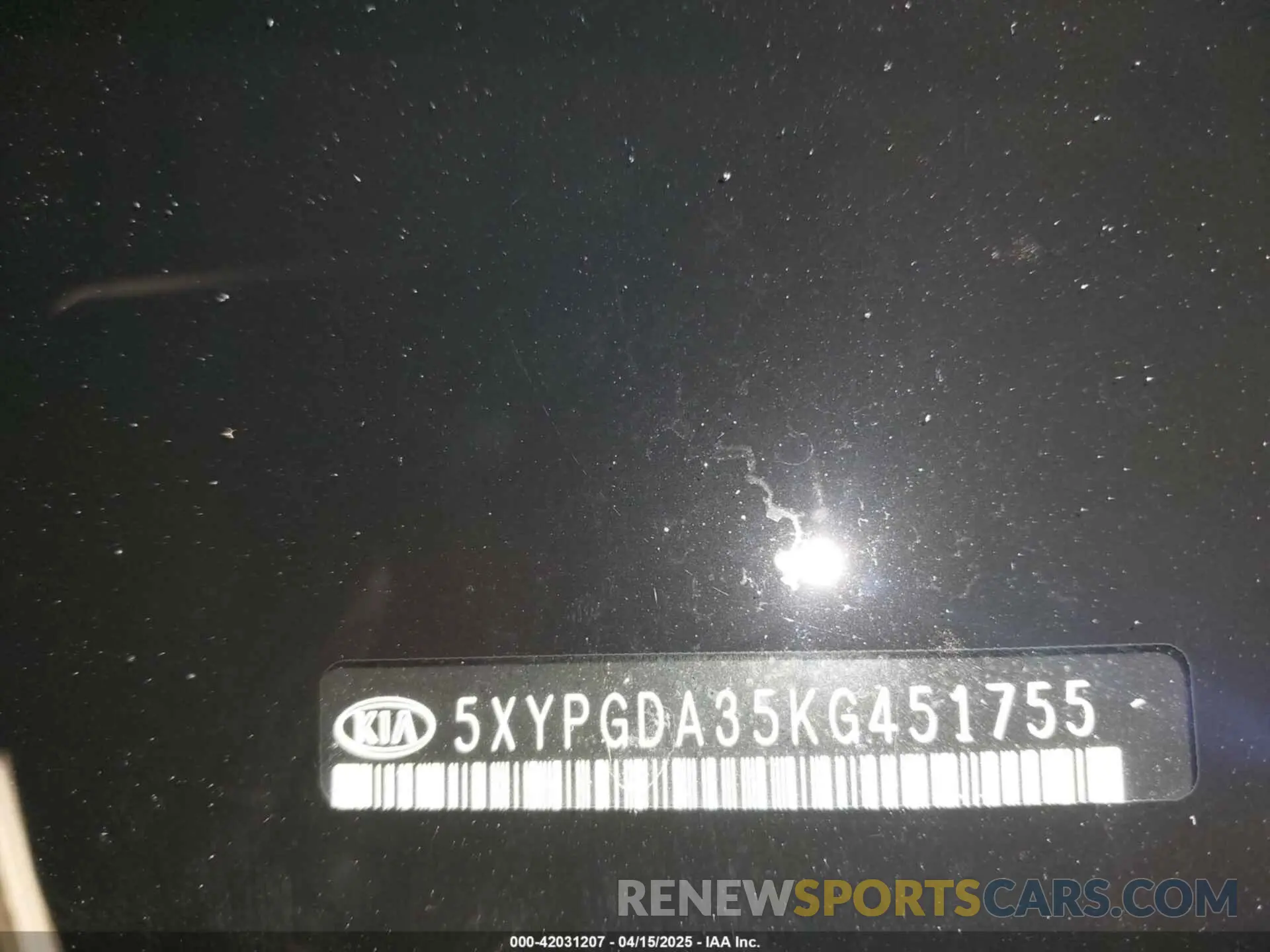 17 Photograph of a damaged car 5XYPGDA35KG451755 KIA SORENTO 2019