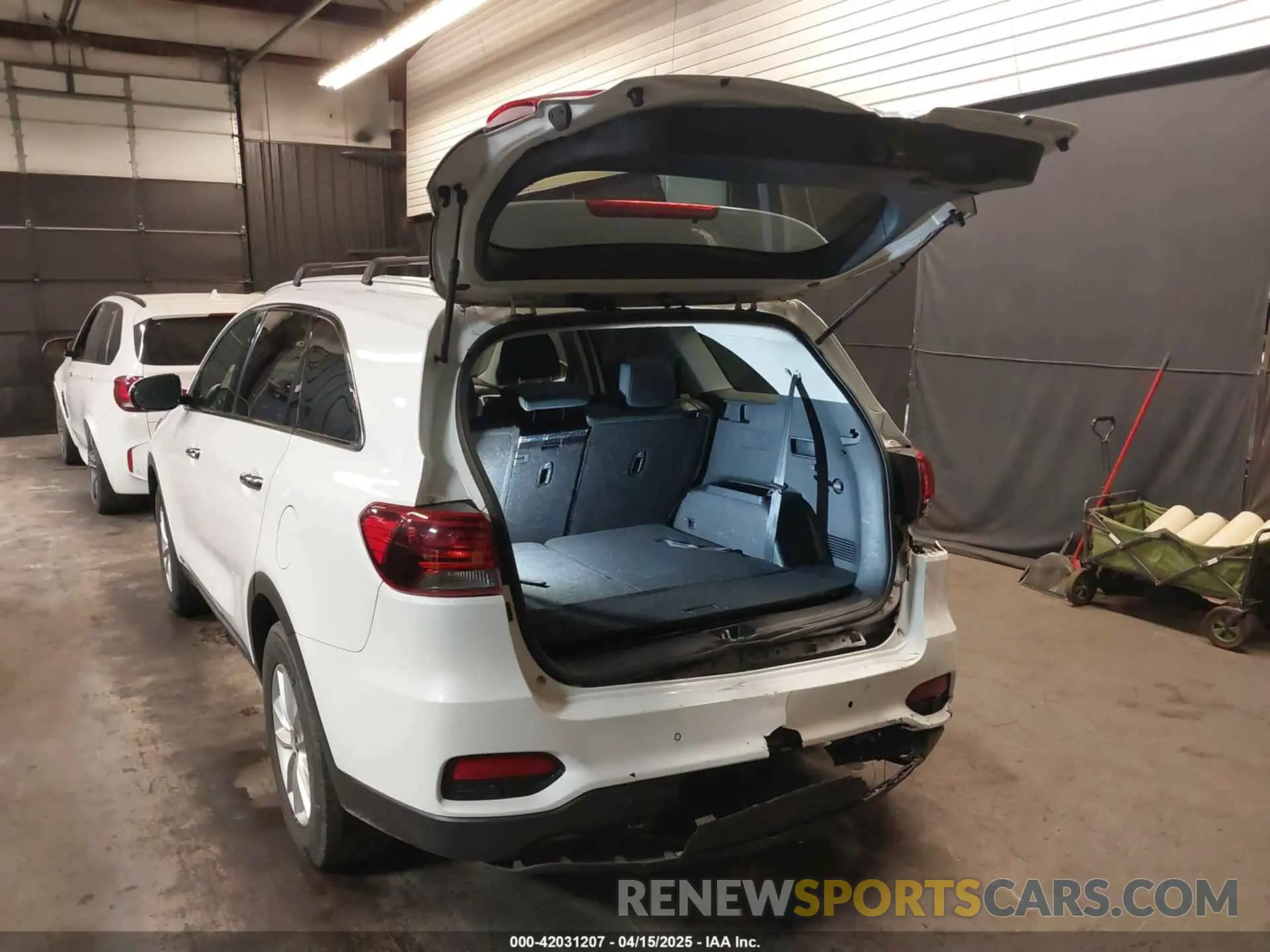 3 Photograph of a damaged car 5XYPGDA35KG451755 KIA SORENTO 2019