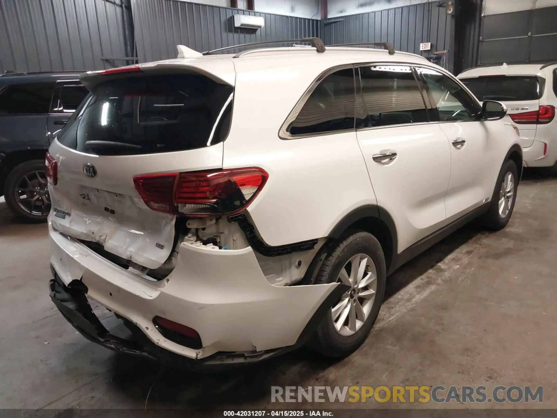 4 Photograph of a damaged car 5XYPGDA35KG451755 KIA SORENTO 2019