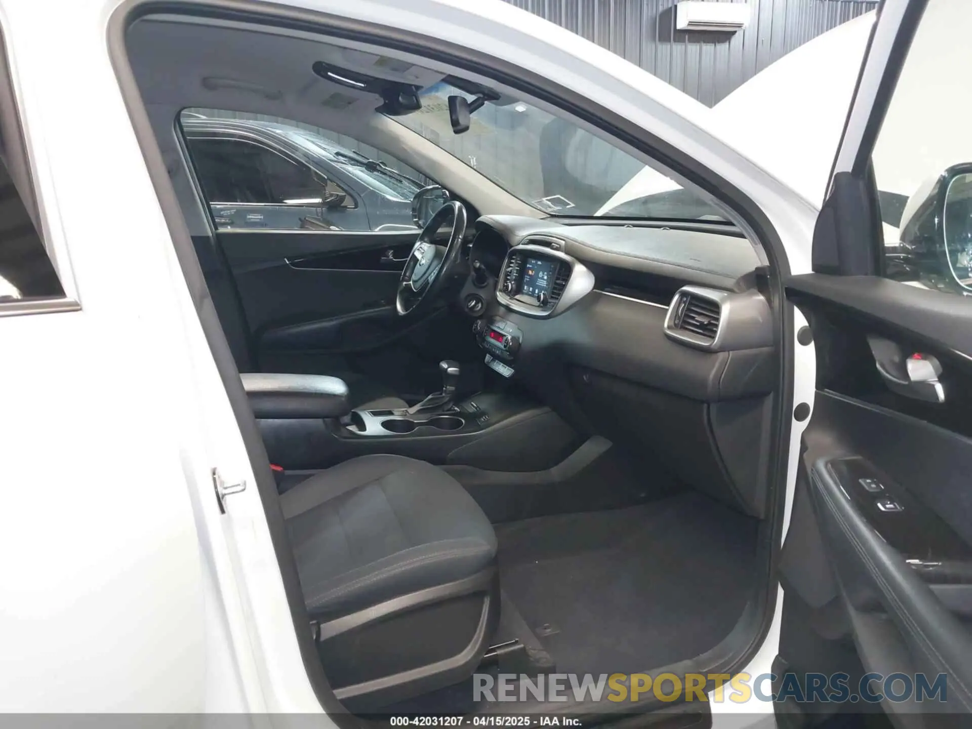 5 Photograph of a damaged car 5XYPGDA35KG451755 KIA SORENTO 2019