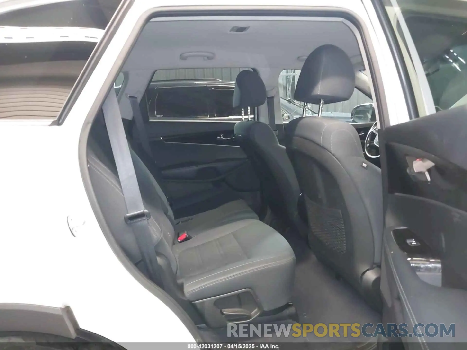 8 Photograph of a damaged car 5XYPGDA35KG451755 KIA SORENTO 2019