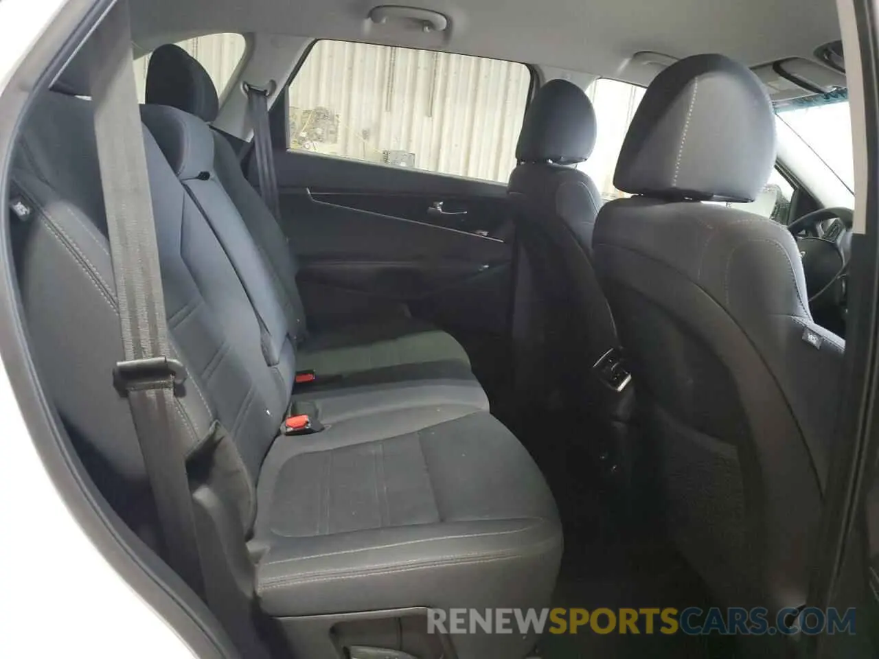 11 Photograph of a damaged car 5XYPGDA35KG461864 KIA SORENTO 2019