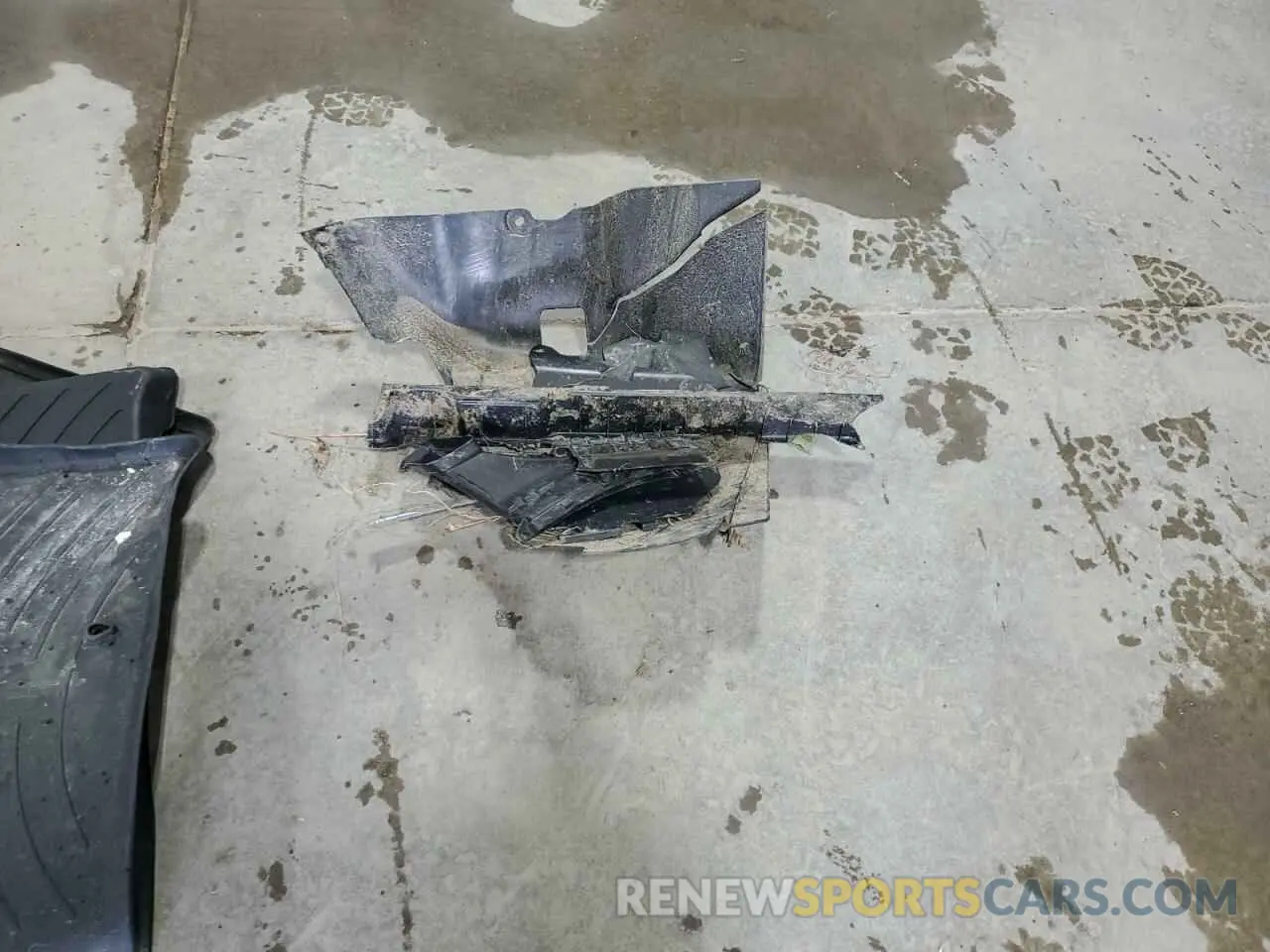 13 Photograph of a damaged car 5XYPGDA35KG461864 KIA SORENTO 2019
