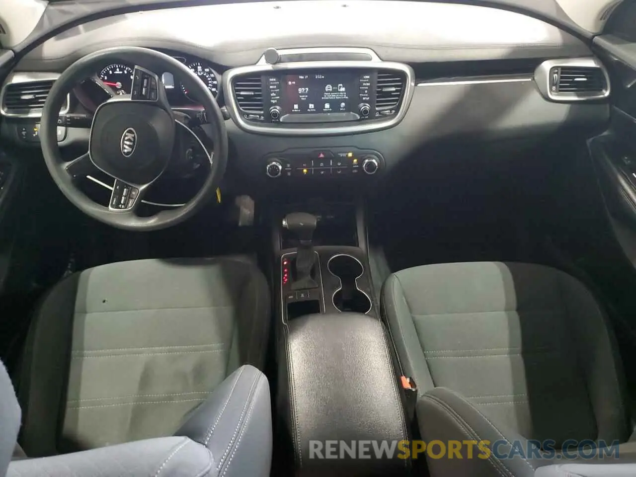 8 Photograph of a damaged car 5XYPGDA35KG461864 KIA SORENTO 2019