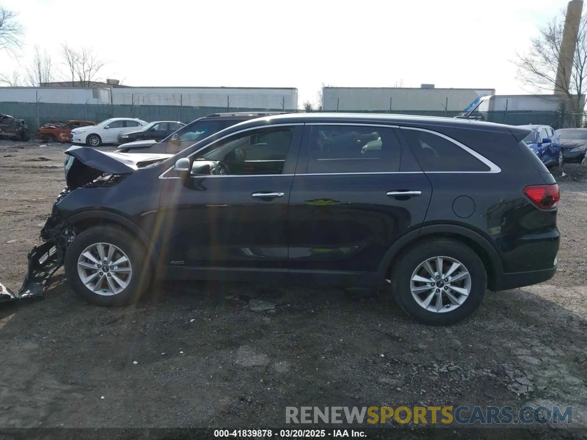 14 Photograph of a damaged car 5XYPGDA35KG553010 KIA SORENTO 2019