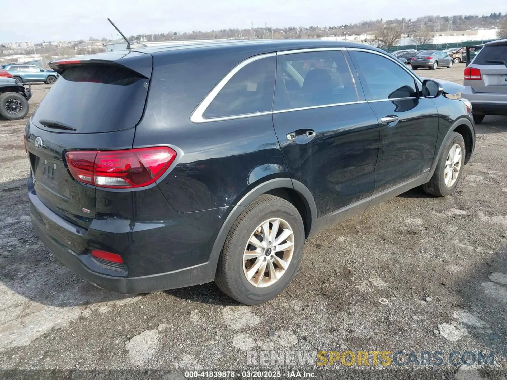 4 Photograph of a damaged car 5XYPGDA35KG553010 KIA SORENTO 2019