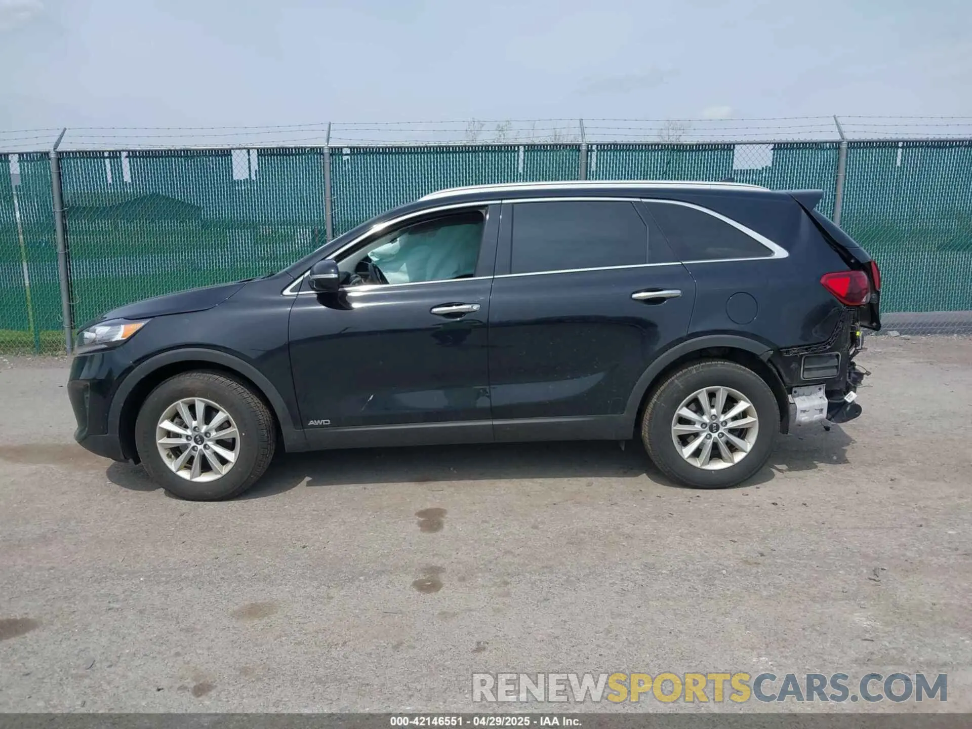 14 Photograph of a damaged car 5XYPGDA36KG439646 KIA SORENTO 2019