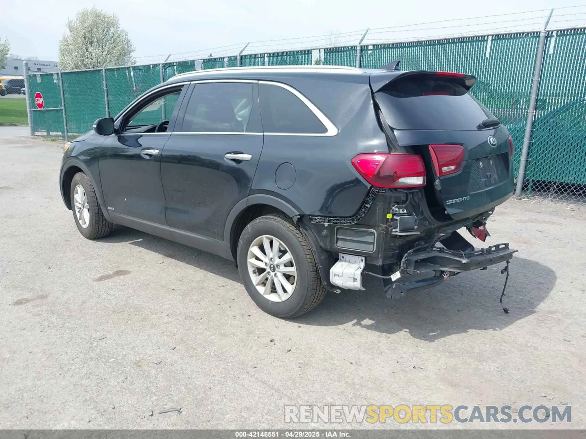3 Photograph of a damaged car 5XYPGDA36KG439646 KIA SORENTO 2019