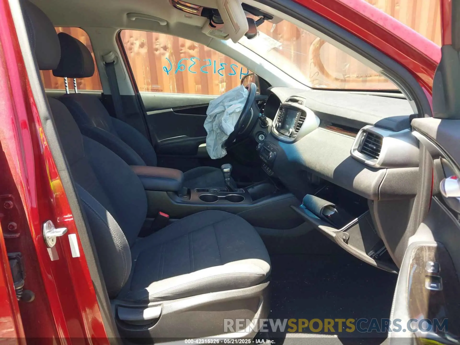 5 Photograph of a damaged car 5XYPGDA36KG469200 KIA SORENTO 2019