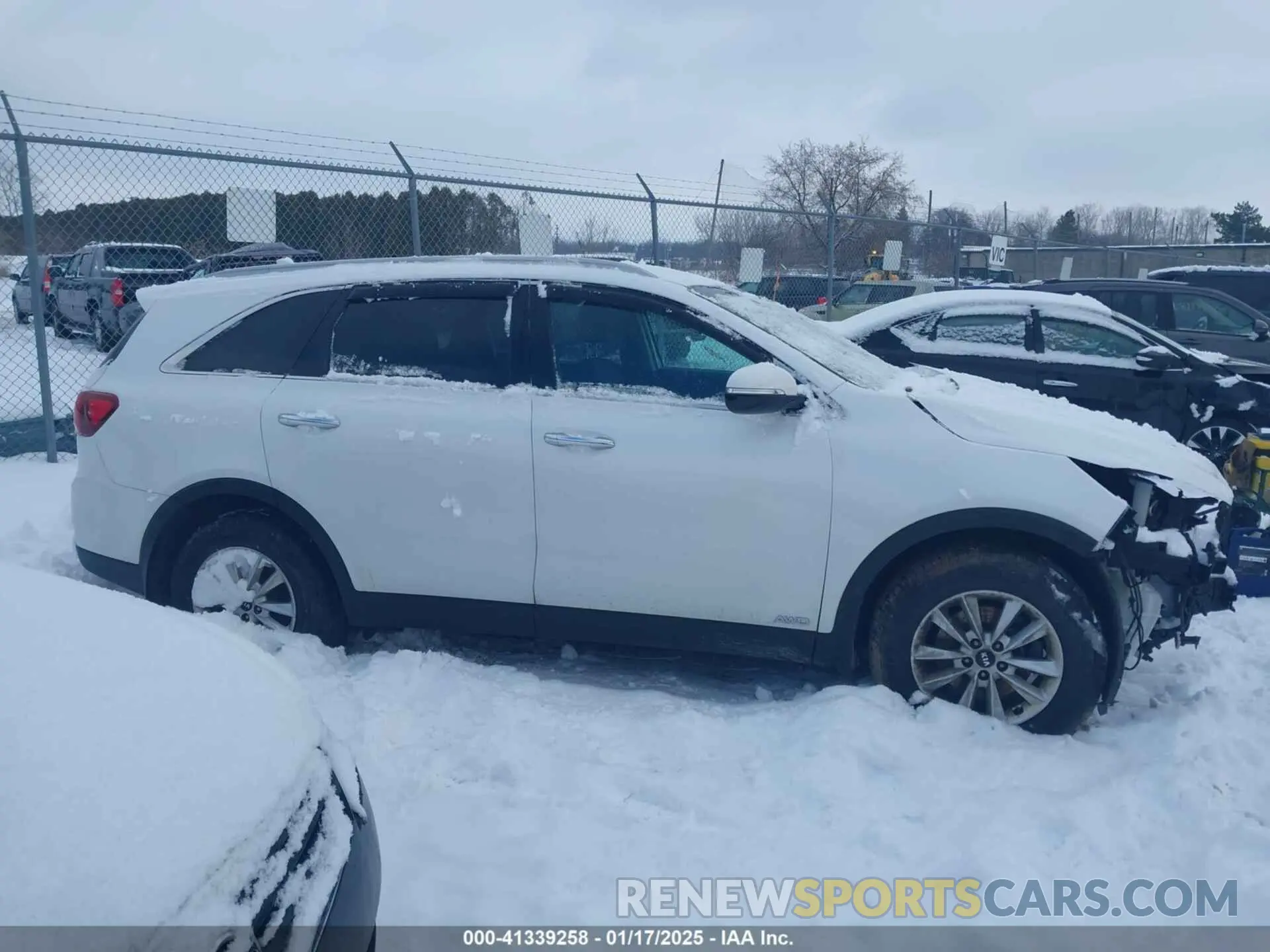 14 Photograph of a damaged car 5XYPGDA36KG591197 KIA SORENTO 2019