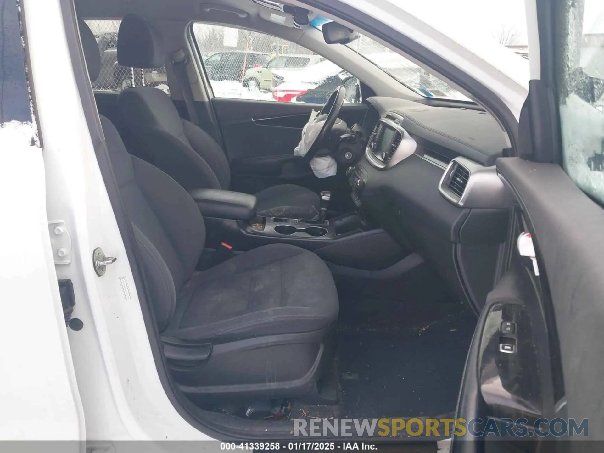 5 Photograph of a damaged car 5XYPGDA36KG591197 KIA SORENTO 2019